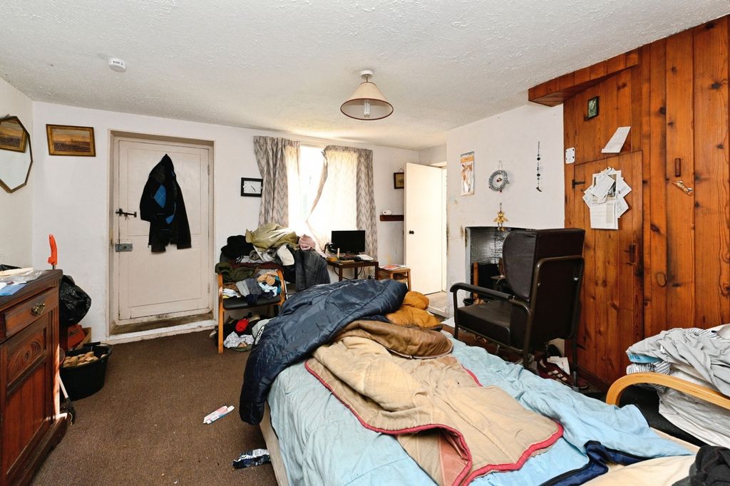 Property photo 2 of 17 Photo