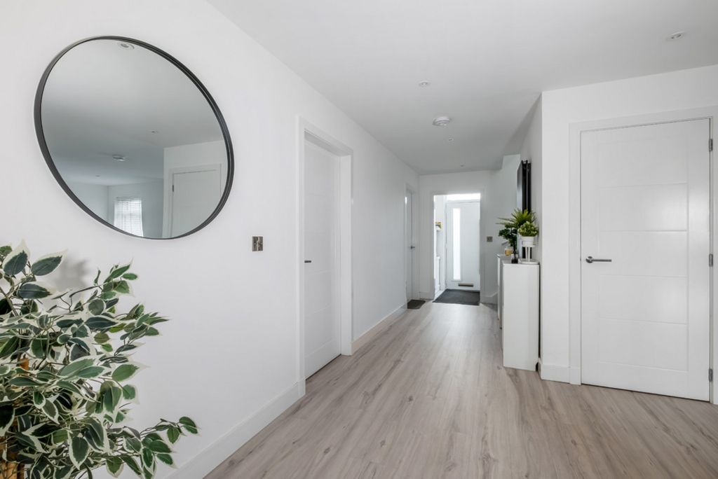 Property photo 2 of 35