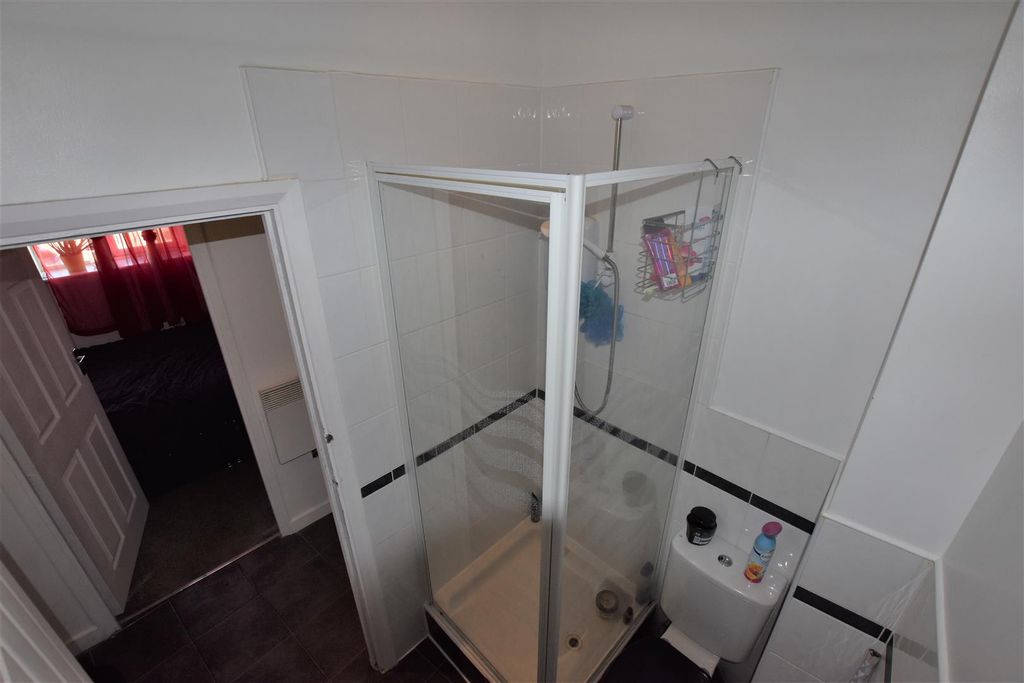 Property photo 3 of 4 Bathroom