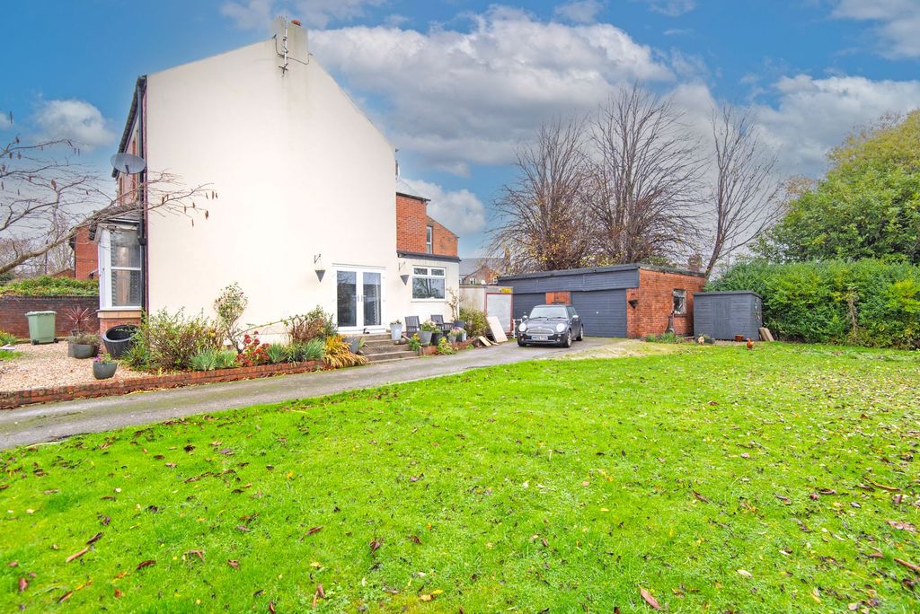 Property photo 2 of 26