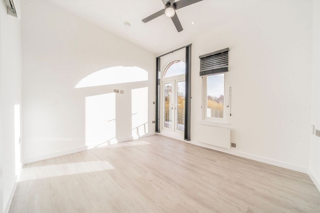 Property photo 1 of 3