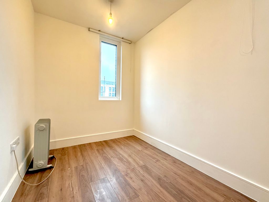 Property photo 3 of 5 Bedroom