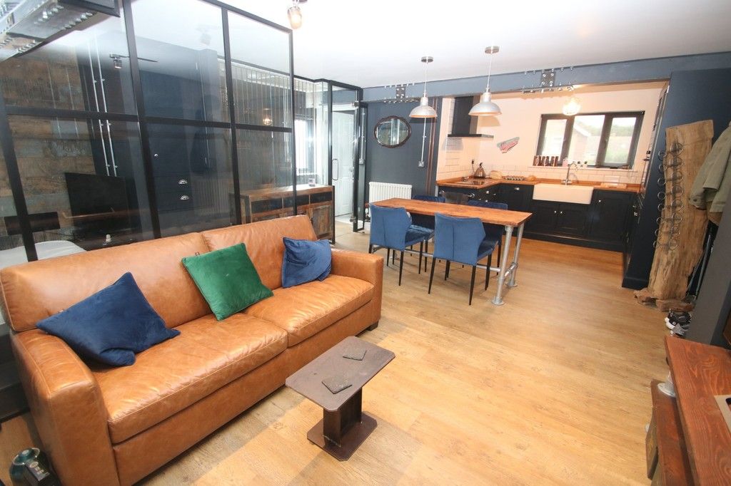 Property photo 2 of 9 Img_14218_9_Large