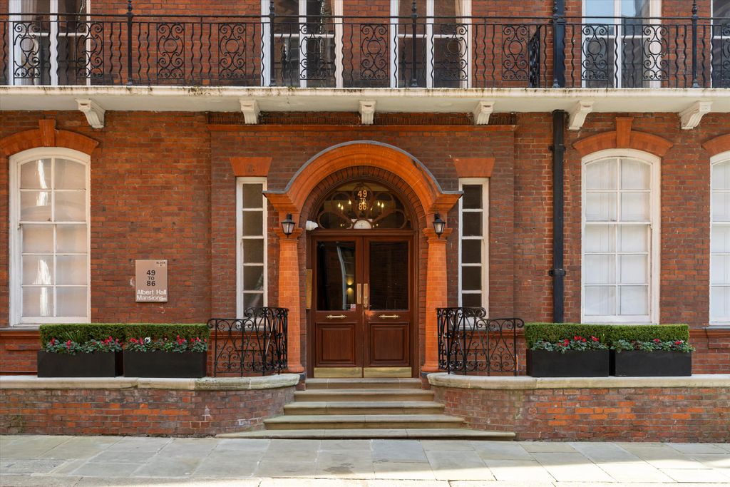 Property photo 1 of 17 Image