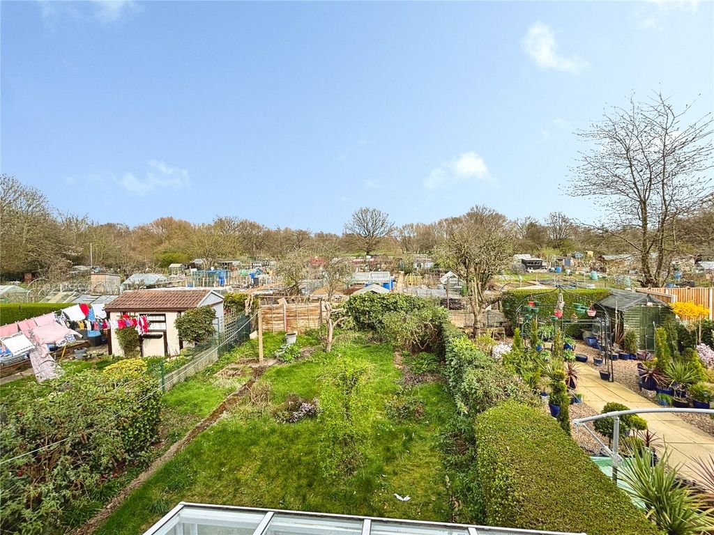 Property photo 2 of 14 Gardens