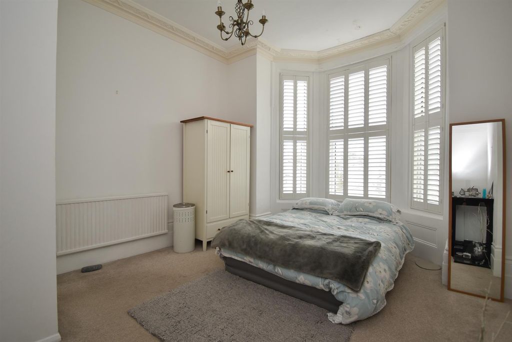 Property photo 2 of 12 Bedroom