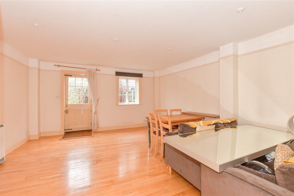 Property photo 1 of 9 Lounge/Diner