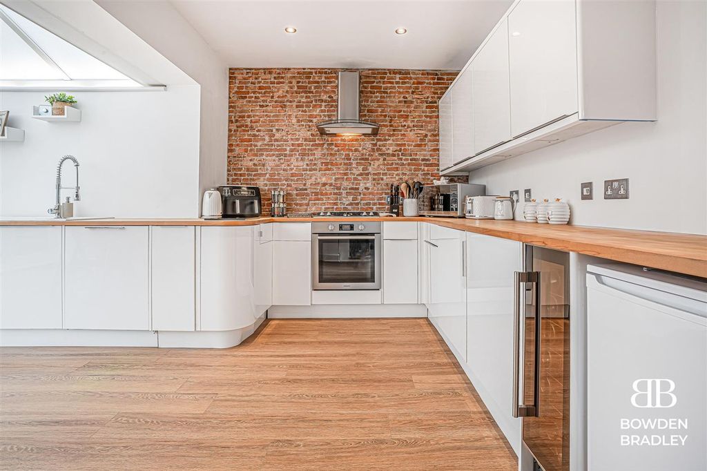 Property photo 3 of 20 Kitchen/Diner