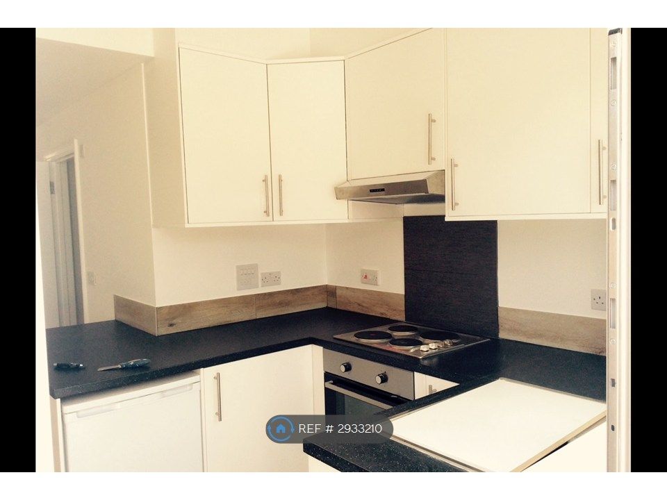 Property photo 3 of 17 Kitchen