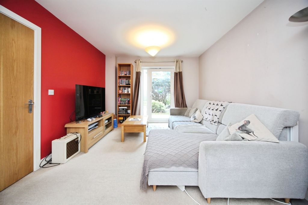 Property photo 2 of 8