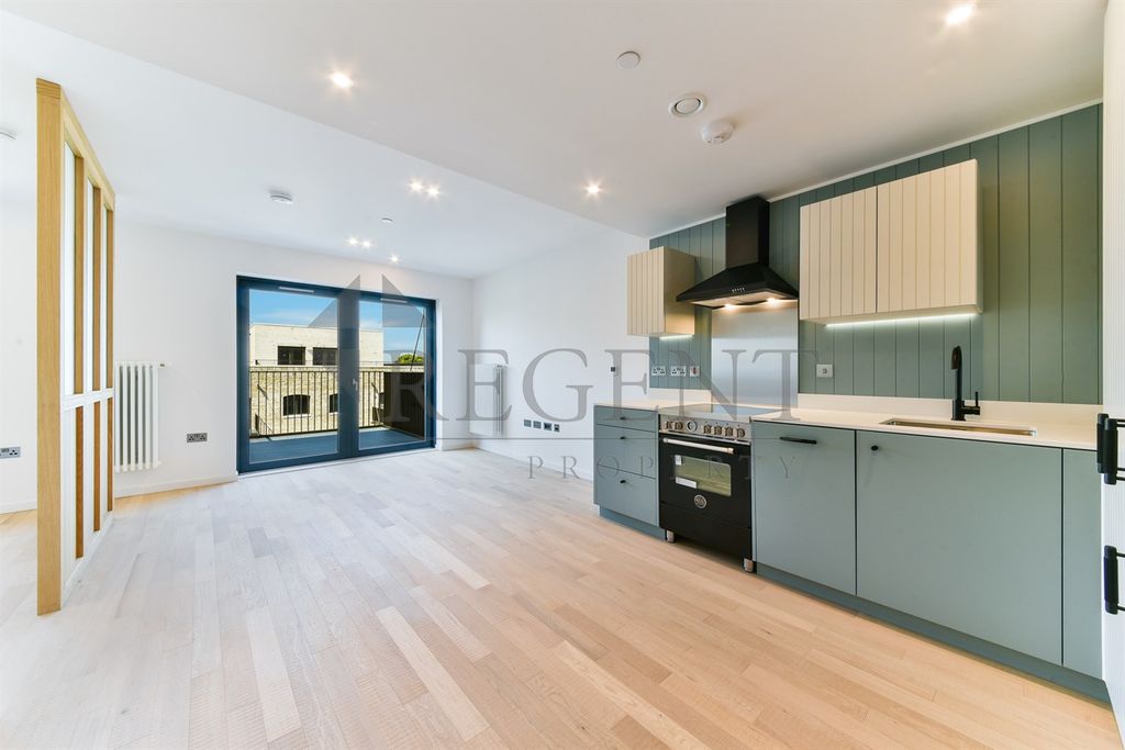 Property photo 1 of 10 Studio