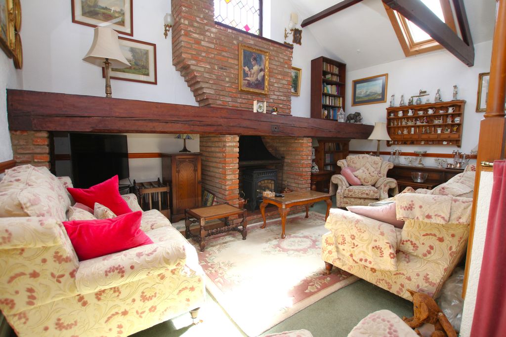 Property photo 2 of 11