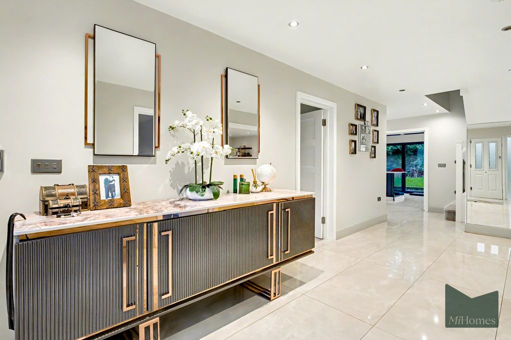 Property photo 1 of 32