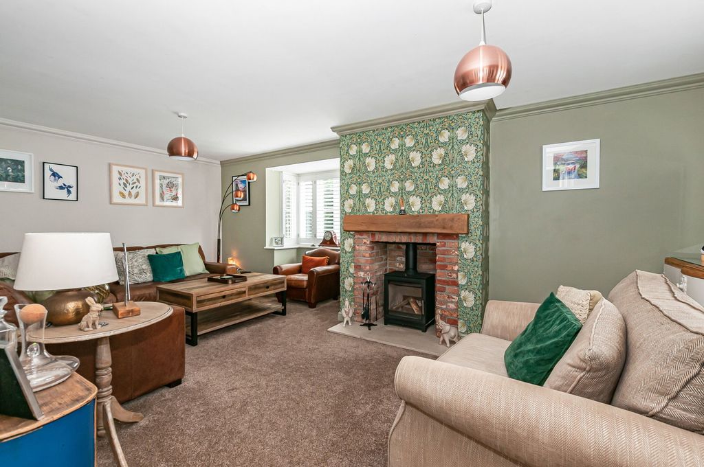 Property photo 2 of 34