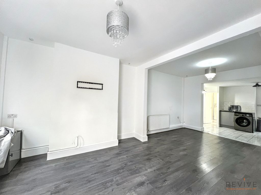 Property photo 2 of 9 Lounge