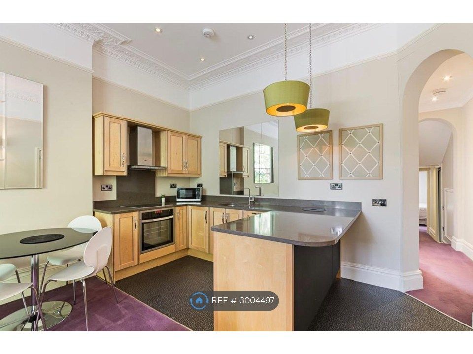 Property photo 3 of 12 Kitchen