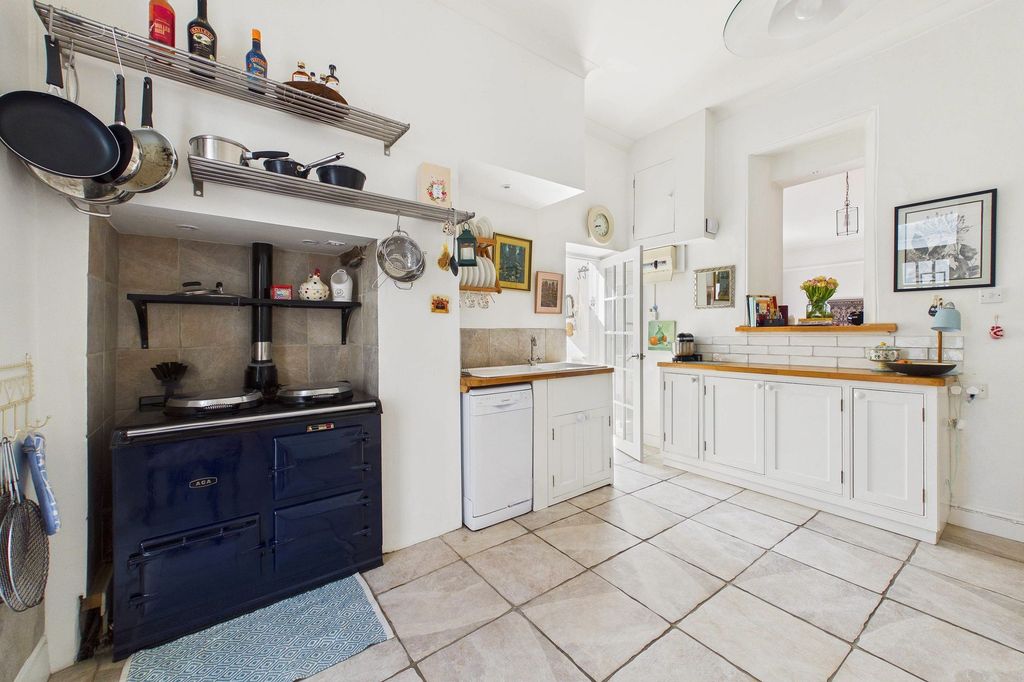 Property photo 2 of 27