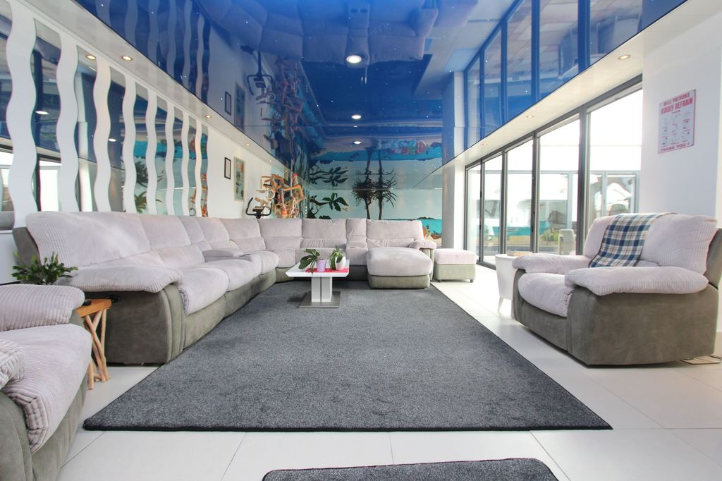 Property photo 3 of 53 Lifestyle Room With Pool