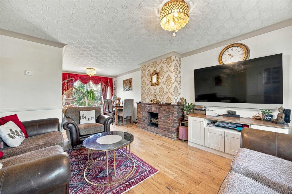 Property photo 2 of 13 Living Room/Dining