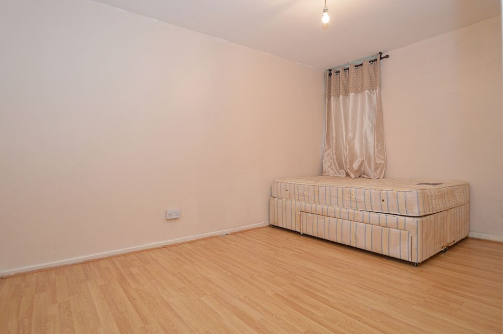 Property photo 3 of 10 Bedroom 2