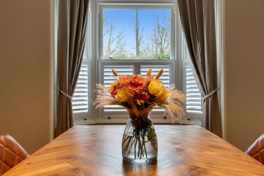 Property photo 3 of 37