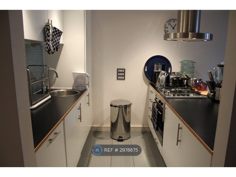 Property photo 3 of 7 Kitchen