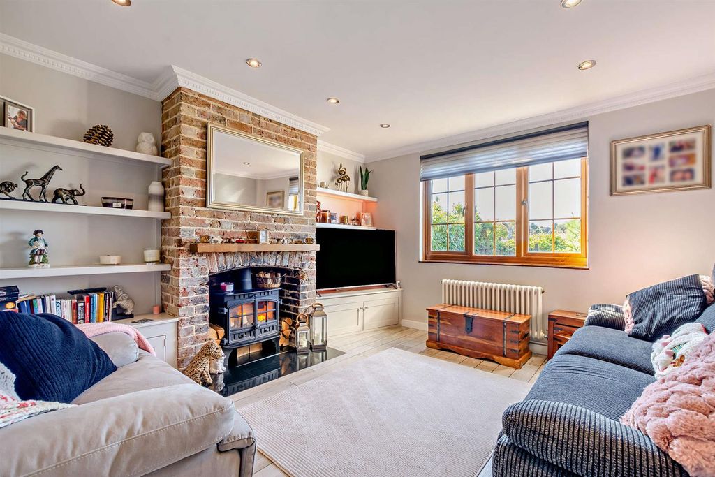 Property photo 2 of 25 8666530-Interior08-800.Jpg