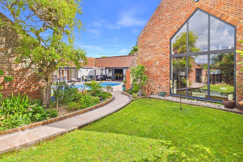 Property photo 1 of 32