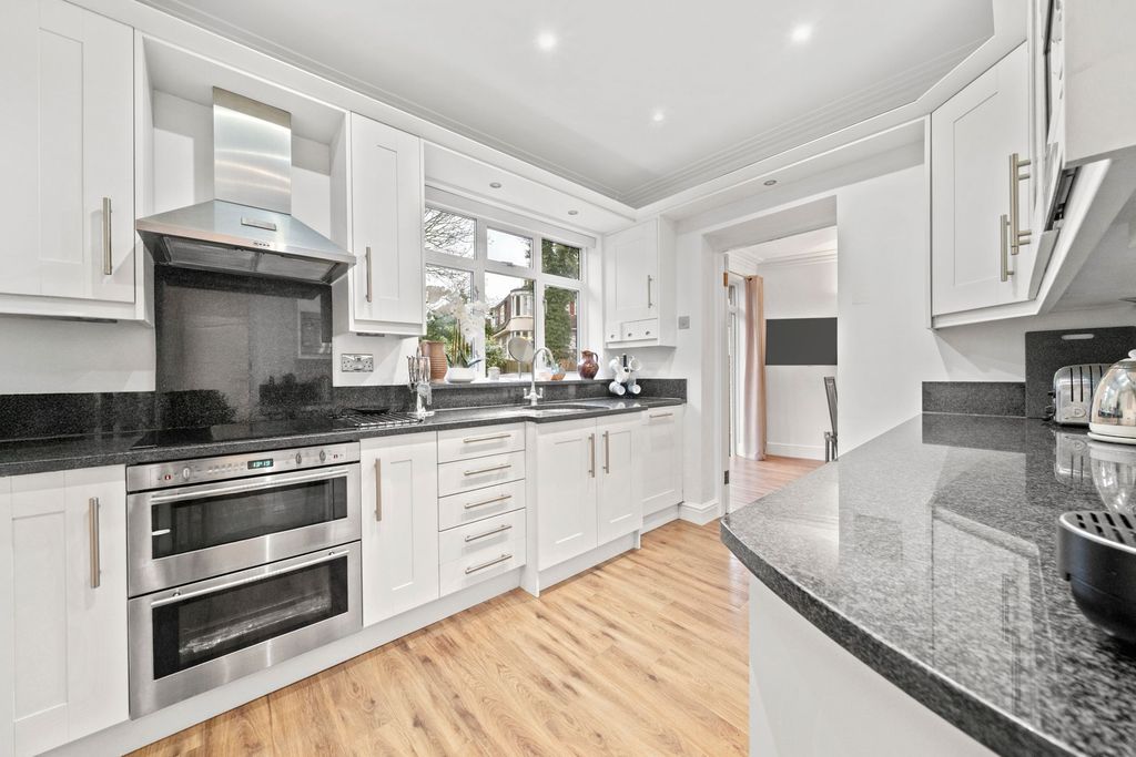 Property photo 3 of 23