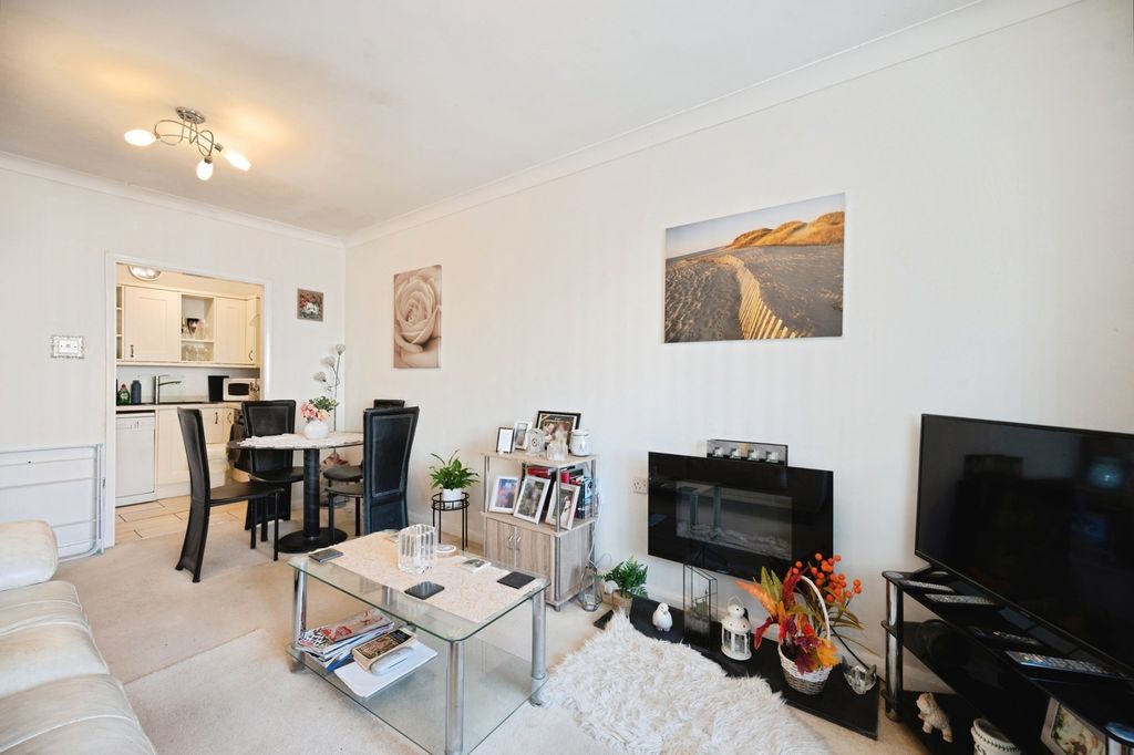 Property photo 3 of 15 Photo