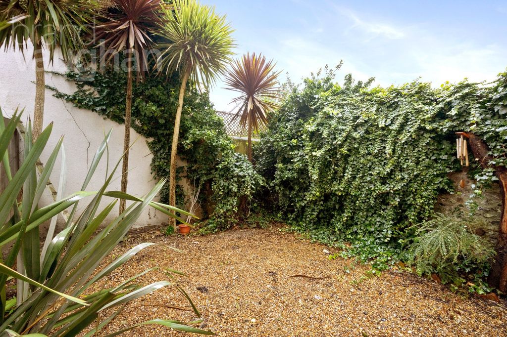 Property photo 2 of 17 Picture No. 23