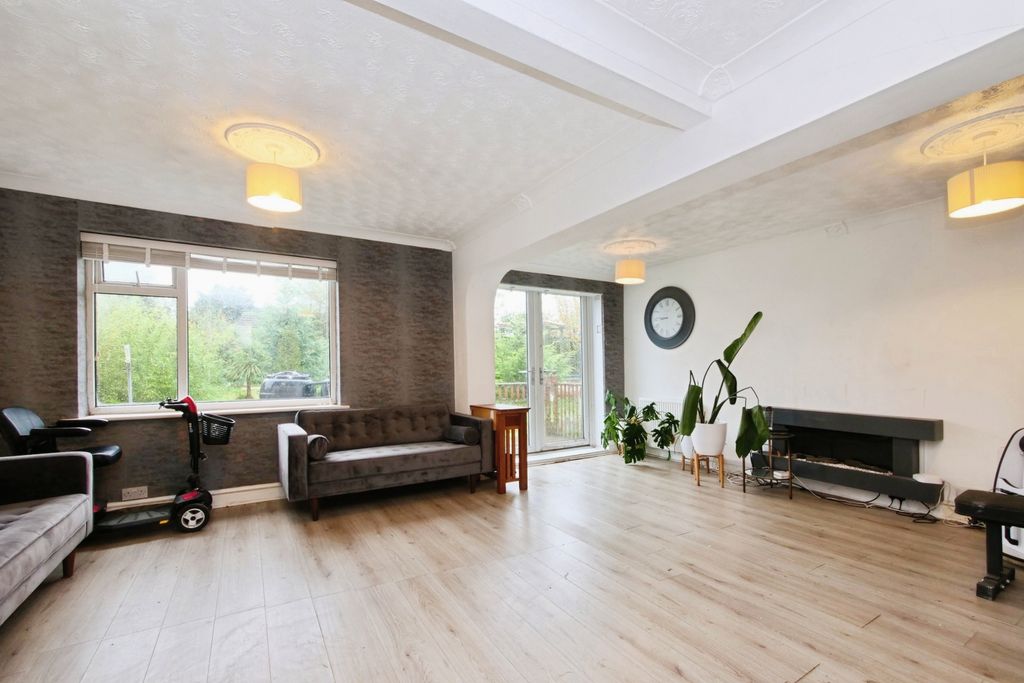 Property photo 3 of 20 Pnmb0391