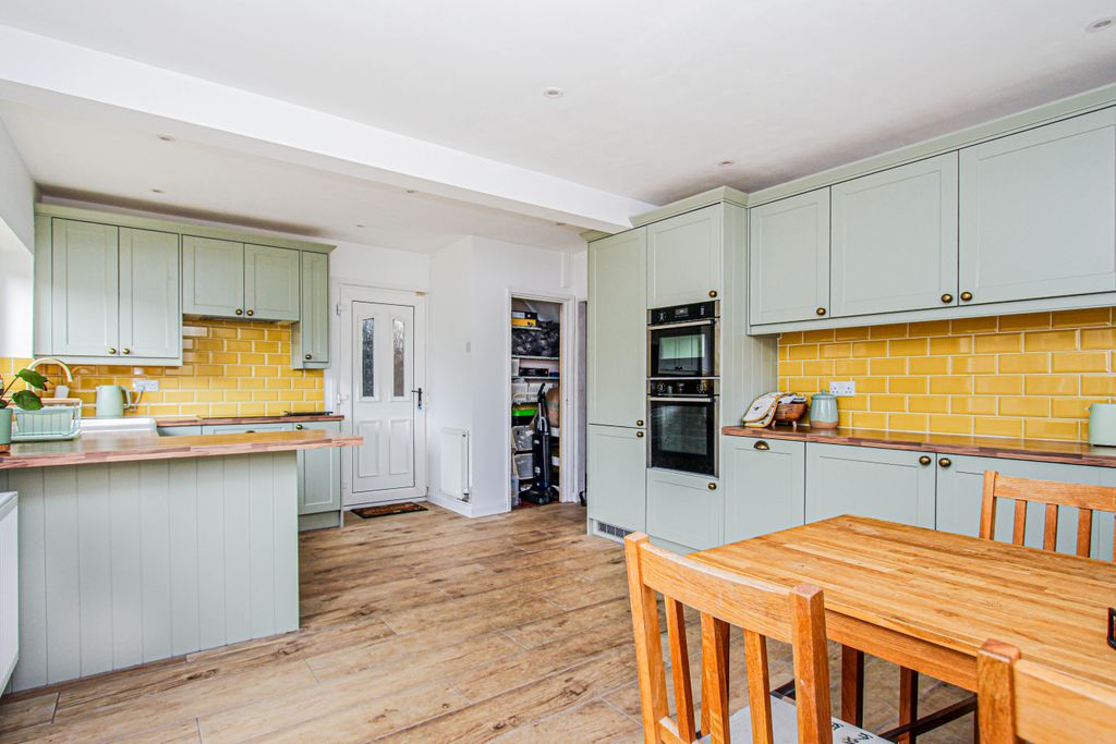 Property photo 2 of 18 Kitchen/Dining Room