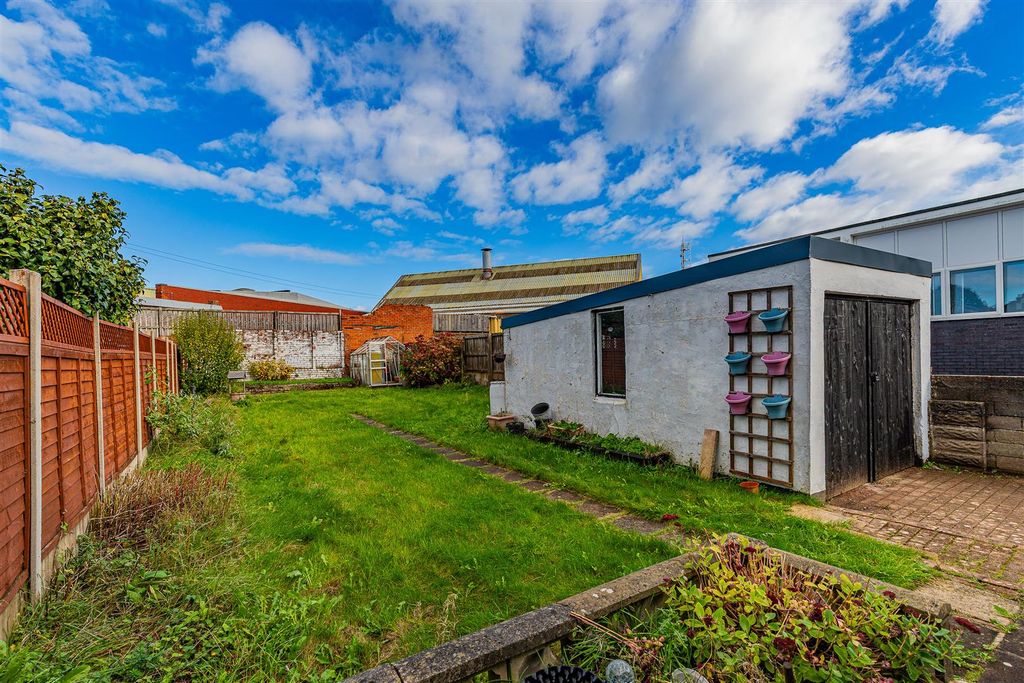 Property photo 3 of 20 16-19.Jpg
