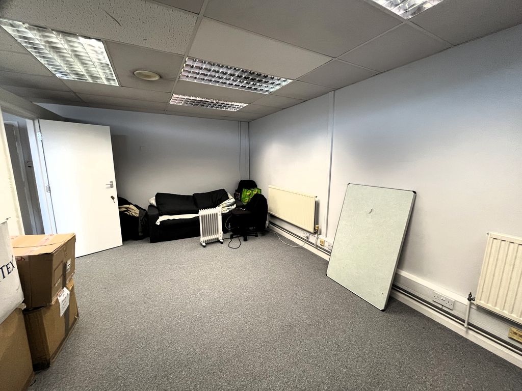 Property photo 3 of 10 Img_4227