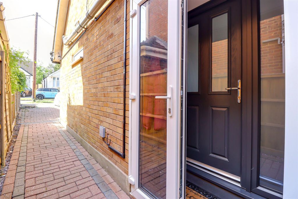 Property photo 2 of 22