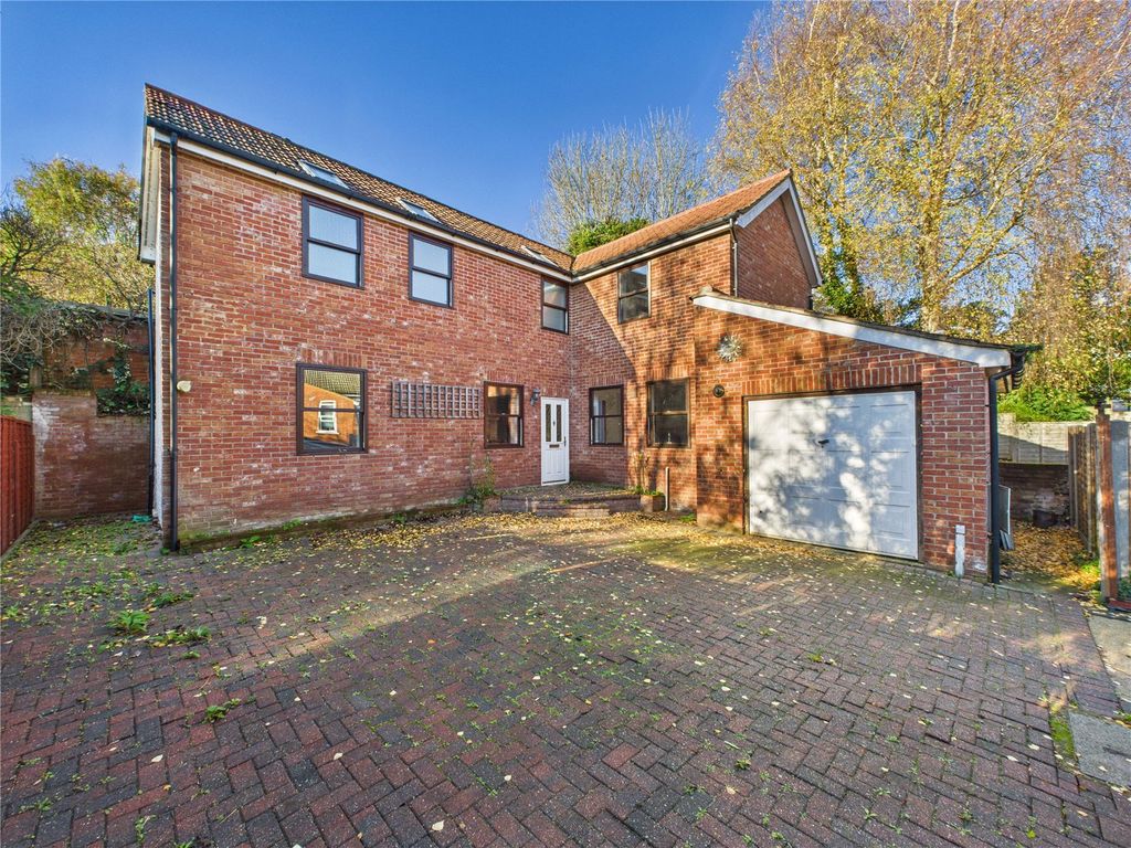 Property photo 1 of 10 Picture No. 01