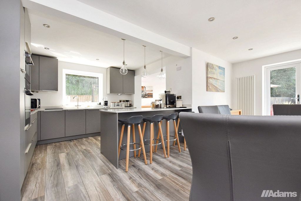 Property photo 2 of 30