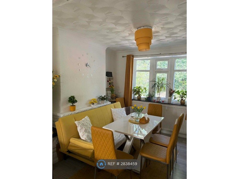 Property photo 3 of 32