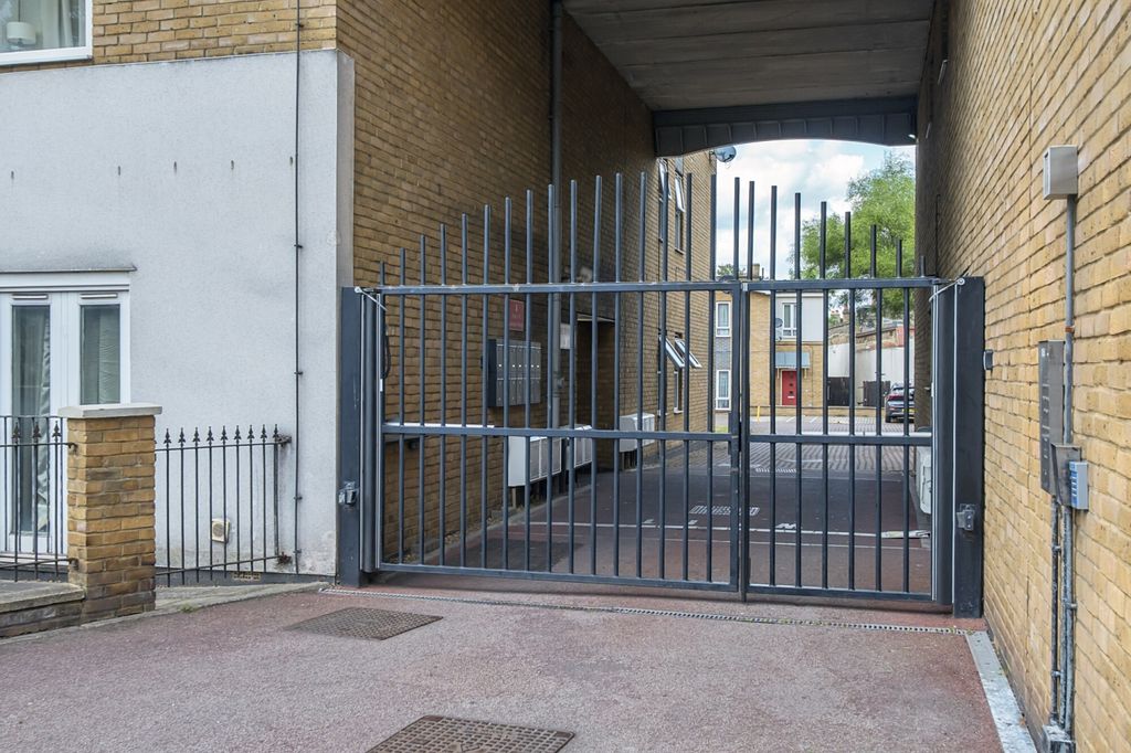 Property photo 2 of 13 1305292-2-6848450...