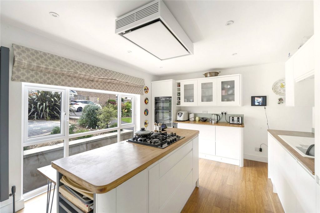 Property photo 2 of 11 Picture No. 08