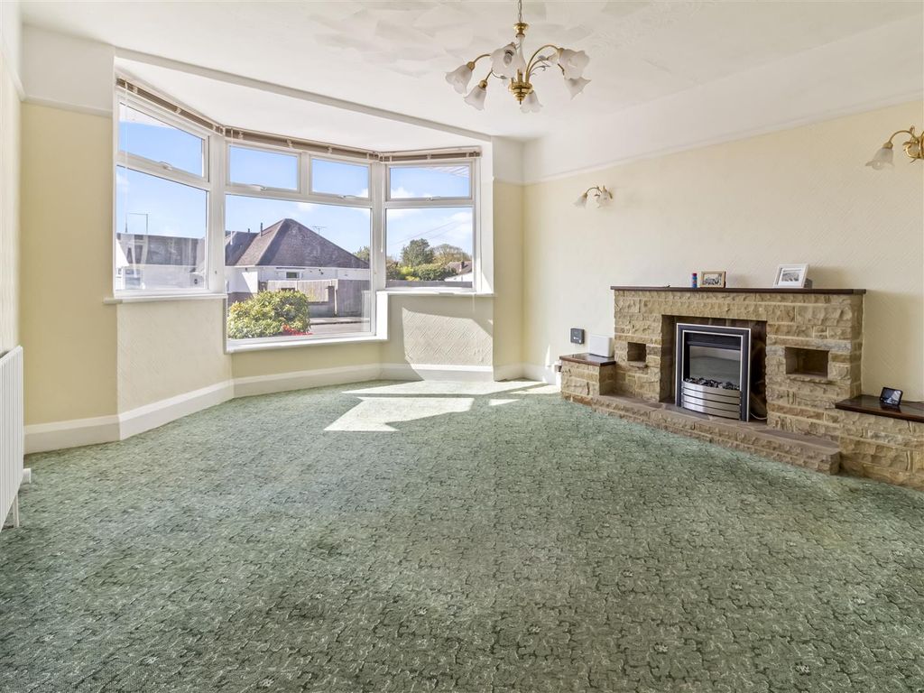 Property photo 3 of 23 37 Angus Road-004.Jpg