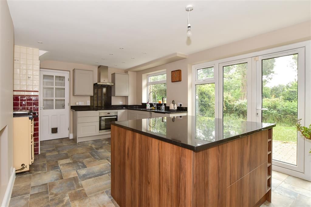 Property photo 3 of 12 Kitchen