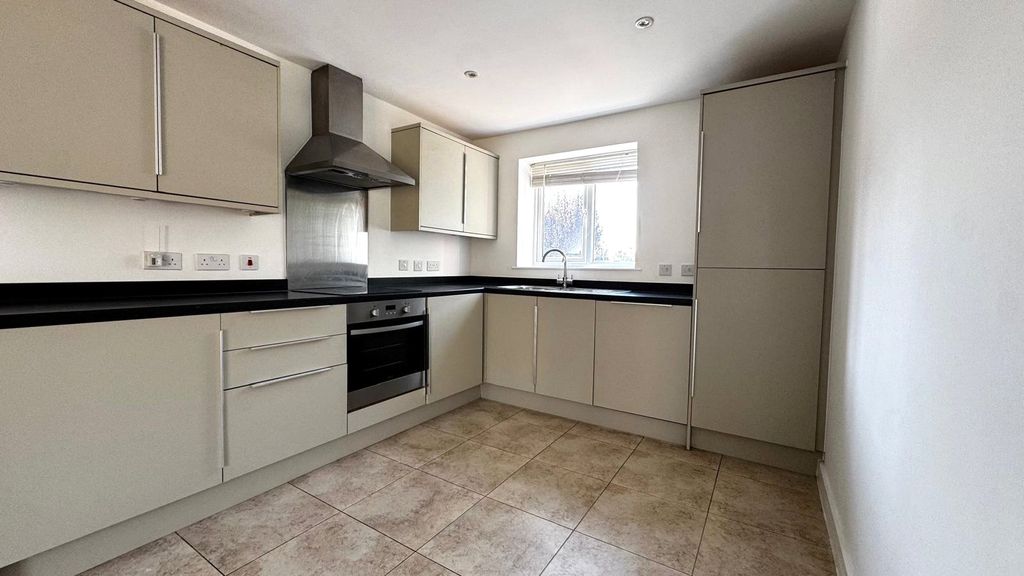 Property photo 2 of 11 Picture No. 10