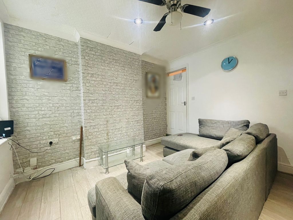 Property photo 3 of 11 Image