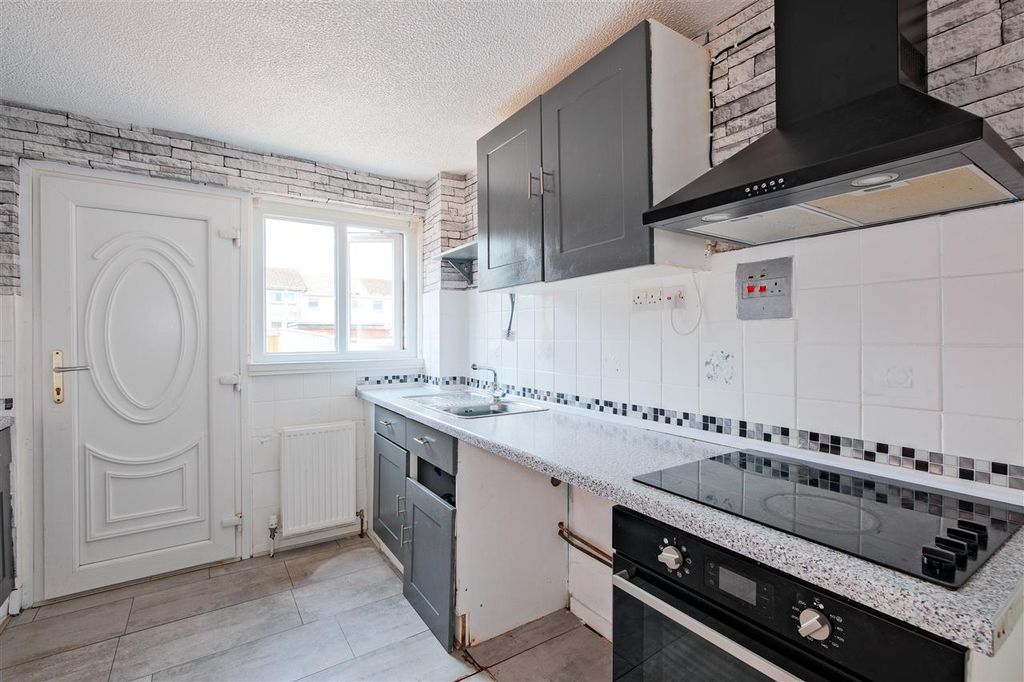 Property photo 3 of 13 Kitchen