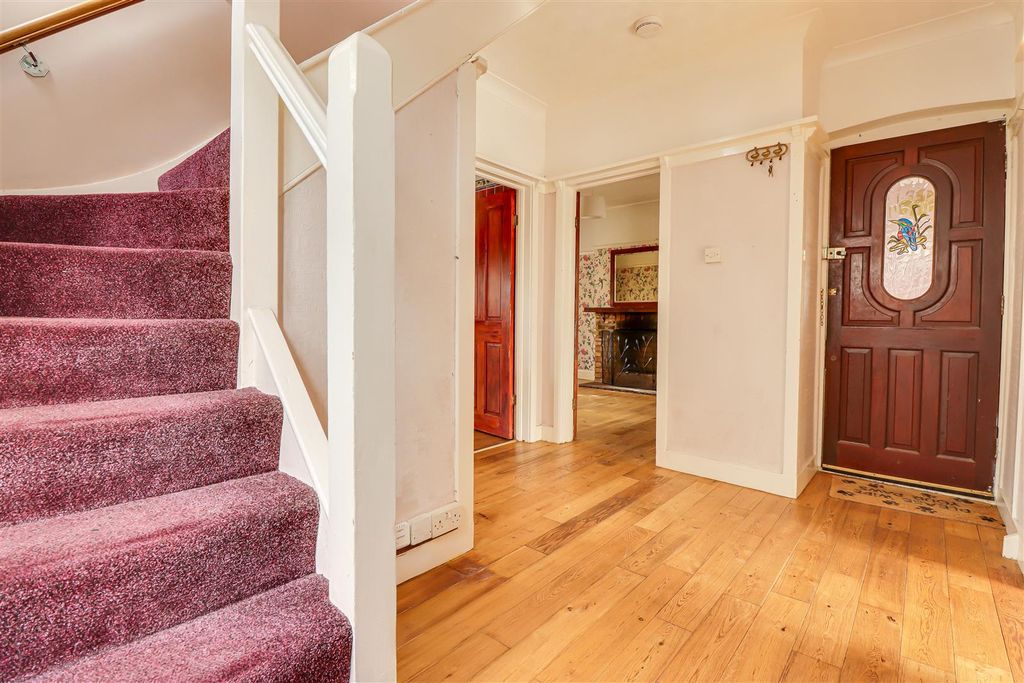 Property photo 3 of 32