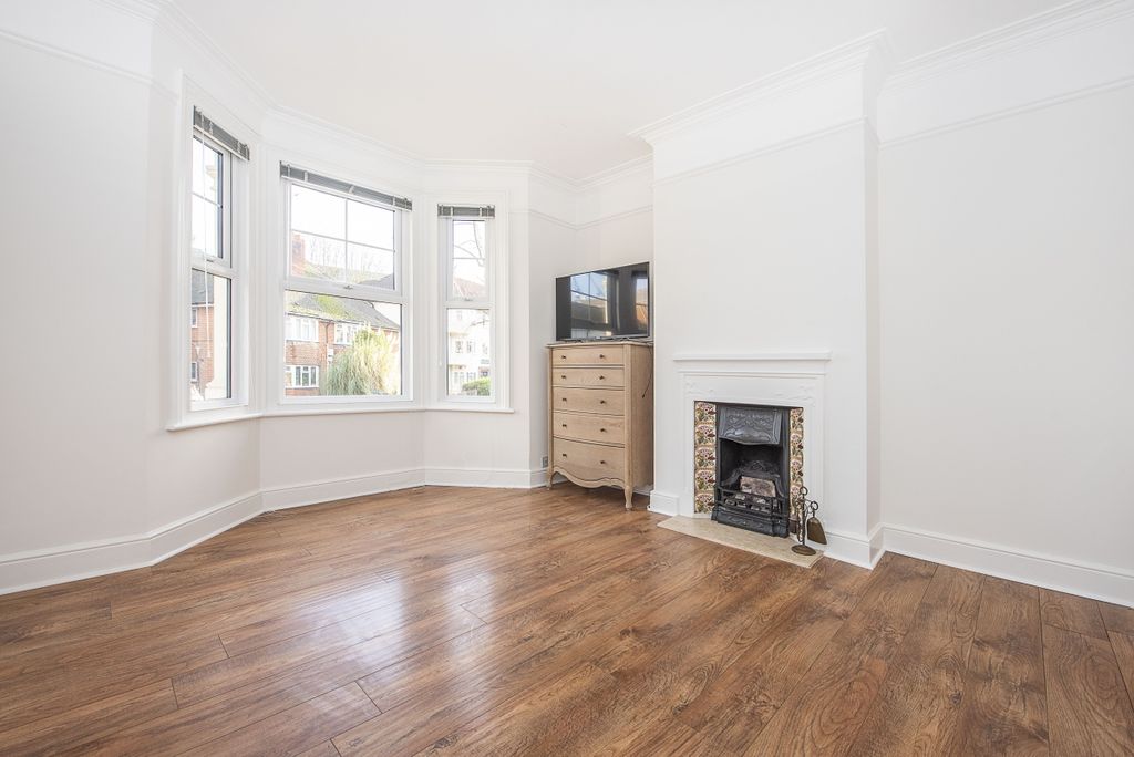 Property photo 2 of 10 0013