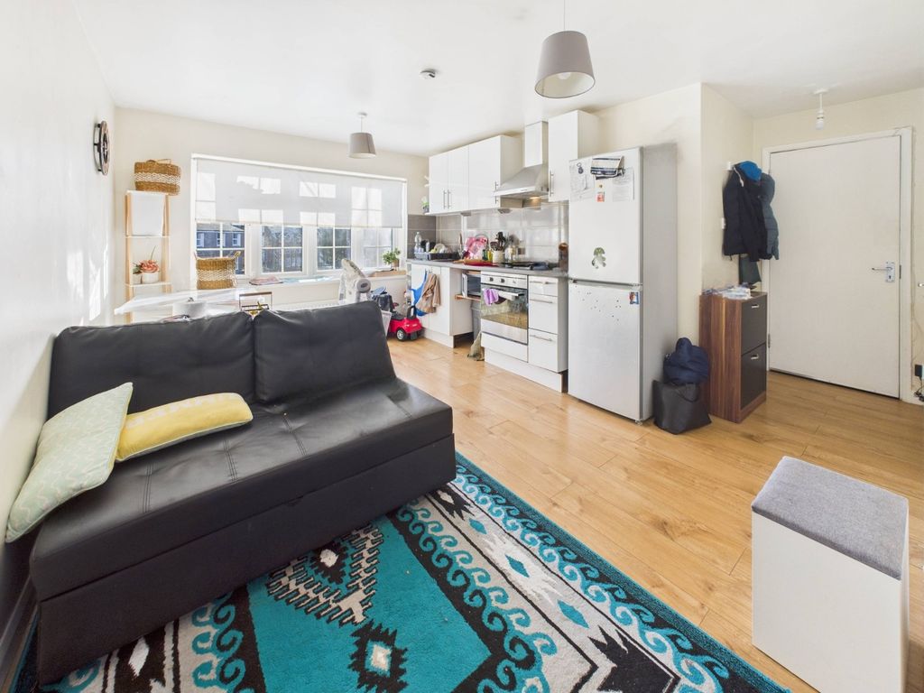 Property photo 2 of 8 Living/Kitchen