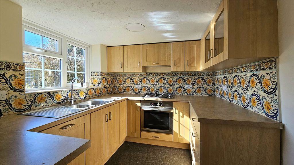 Property photo 3 of 11 Picture 3